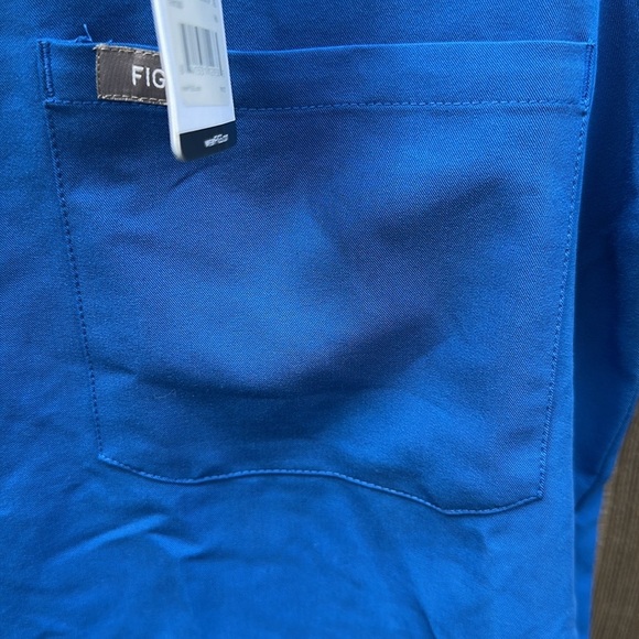 NWT Figs women’s Blue V-Neck scrub top size XS - Picture 3 of 6